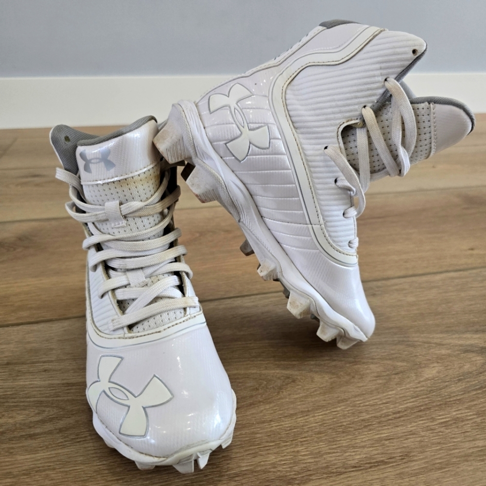 Under Armour Highlight Jr. White Youth Football Cleats Size 2Y Athletic Shoes
